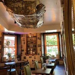 Laverne's Eatery - Interior Lounge