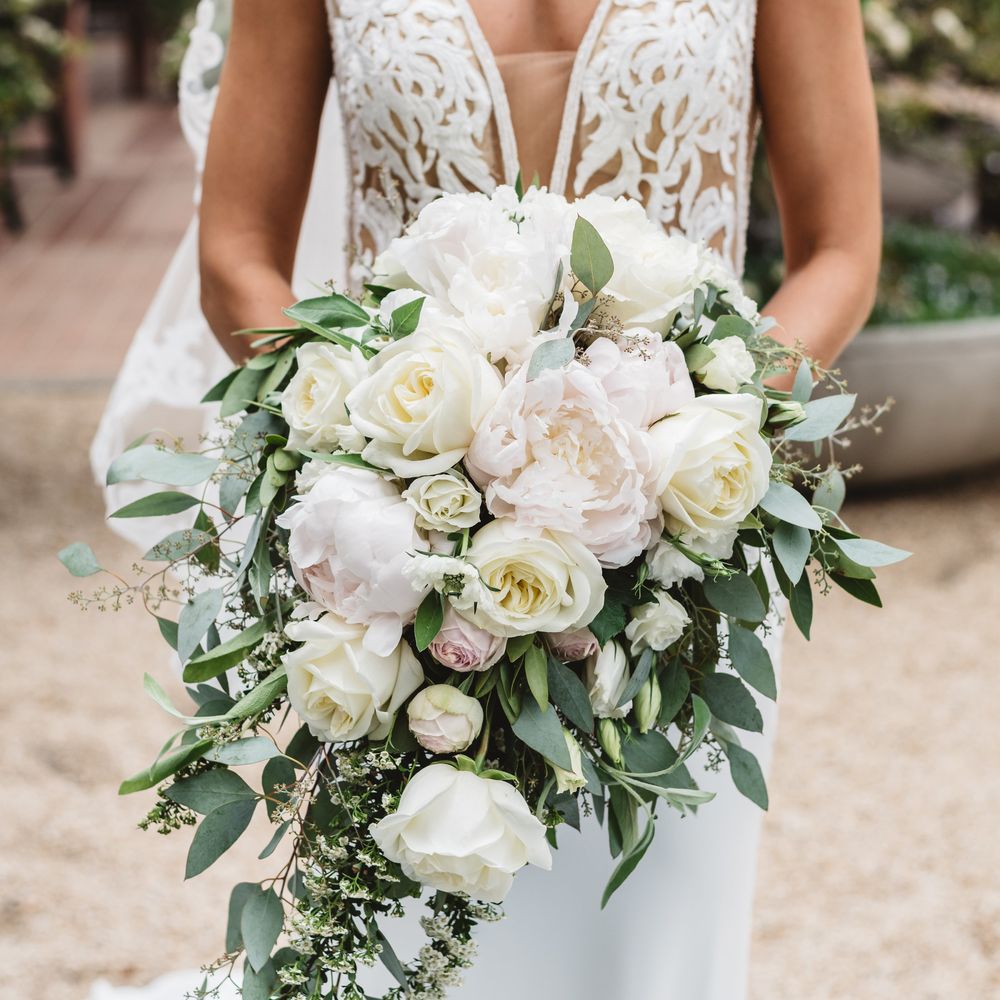 The most BEAUTIFUL bouquet! Am I right??? Sheila is so incredibly talented! Photography: MKF Photo The most BEAUTIFUL bouquet! Am I right??? Sheila is so incredibly talented! Photography: MKF Photo