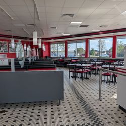 Steak ’n Shake - Seating