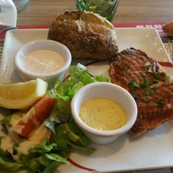 Capucine's Grill - Plat filet de poisson accompagné pomme au four