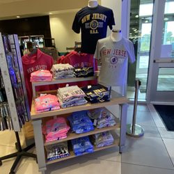 Z Market - T shirts.