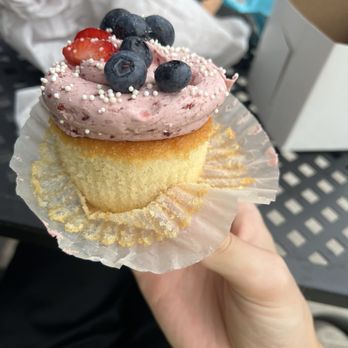 Sweet Simone's - Berry cupcake - Desserts Near Me - Richmond, Vermont Sweet Simone's - Berry cupcake - Desserts Near Me - Richmond, Vermont