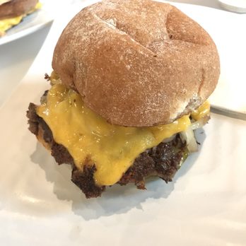 Burger Lounge - Classic burger - Burgers Near Me - Walnut Creek, California