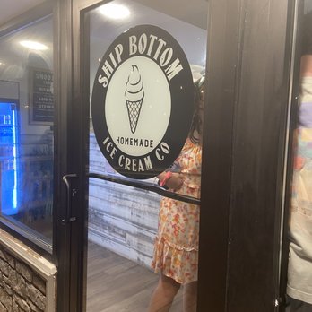 Ship Bottom Ice Cream - Front door. - Ice Cream & Frozen Yogurt Near Me - Ship Bottom, New Jersey