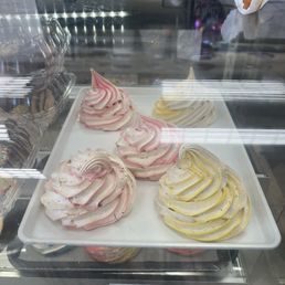 And this purchase is a French meringue SUSPIRO absolutely delicious freshly made