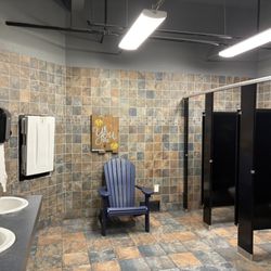 Barley's Backyard Uptown - Bathroom