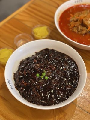 Paik's Noodle by null