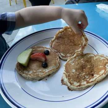 Big Bear Biscuits - Little Bears Bonnie Cakes - Breakfast & Brunch Near Me - Indianapolis, Indiana