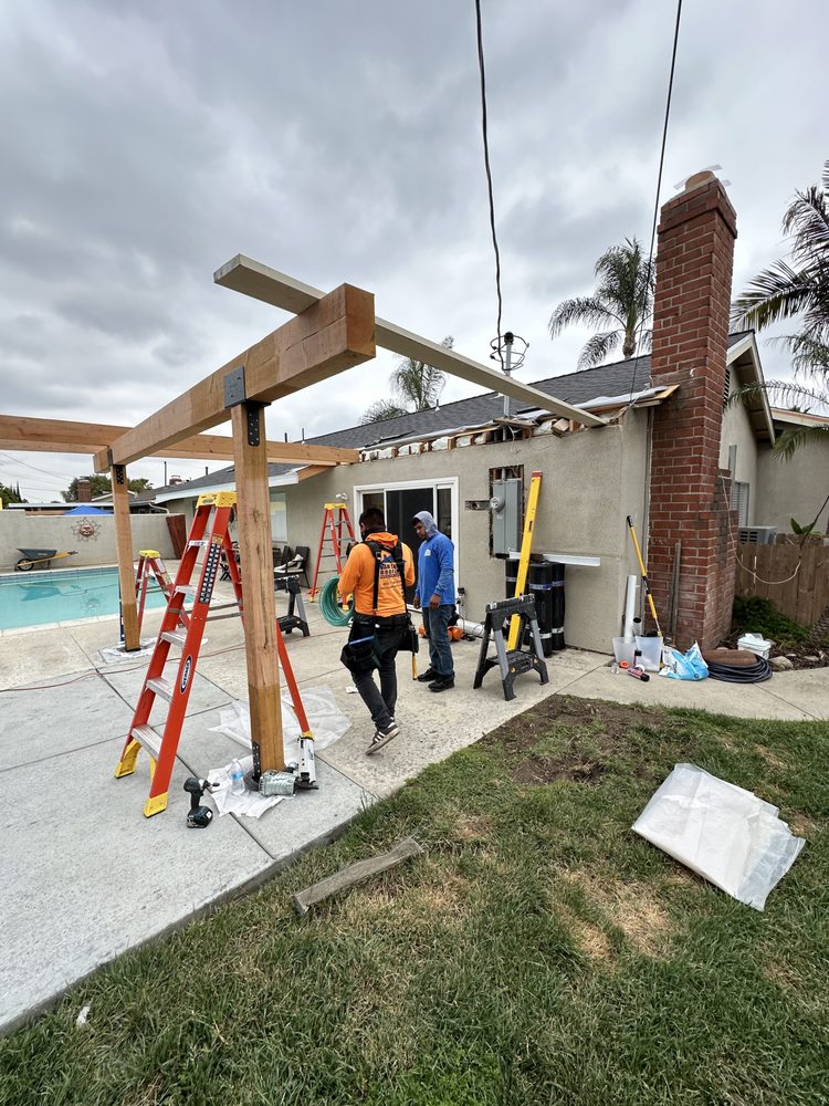 Slide of Van Lund Roofing and Solar