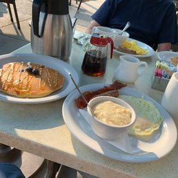 An al fresco breakfast that hit the spot!