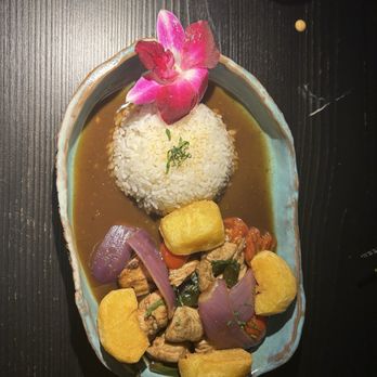 Lima Estilo Nikkei - Key Biscayne - Pollo Saltado w/ yuca - Sushi Bars Near Me - Key Biscayne, Florida