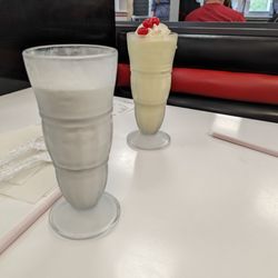Steak ’n Shake - See any difference in height?