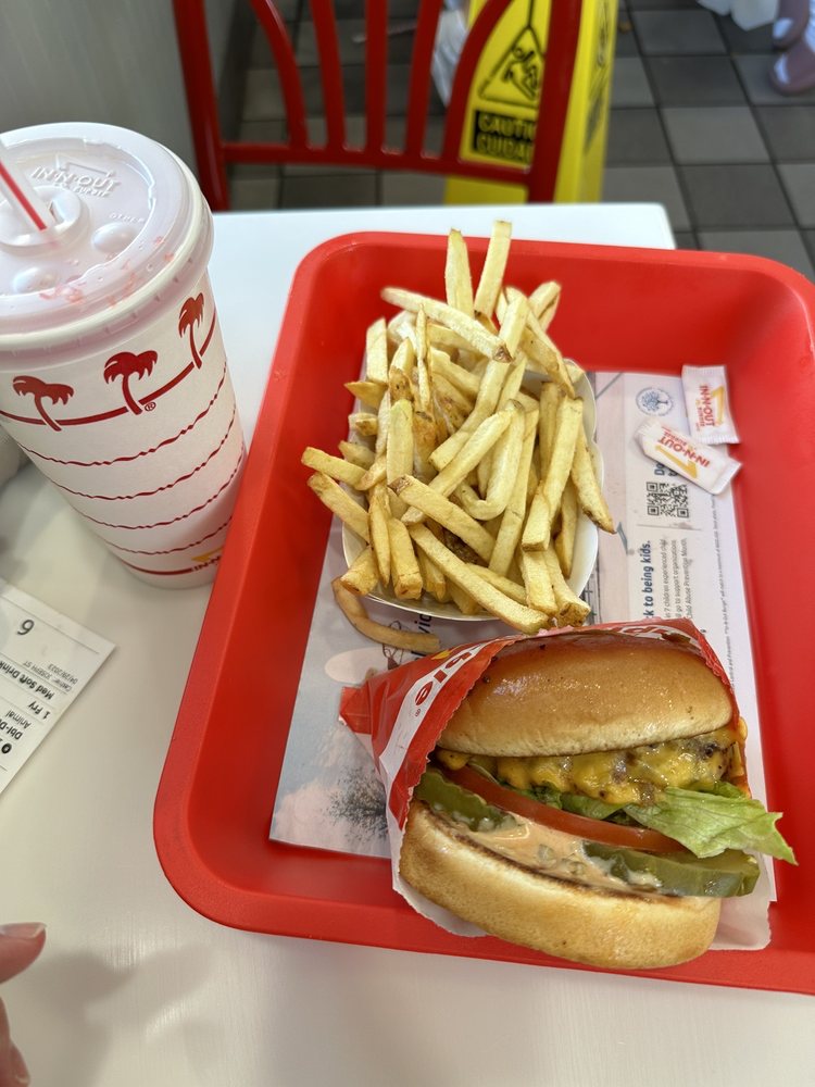 INNOUT BURGER 148 Photos & 139 Reviews 1325 Sunsweet Blvd, Yuba