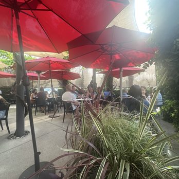 Paesanos - Outdoor seating - Italian Near Me - Elk Grove, California