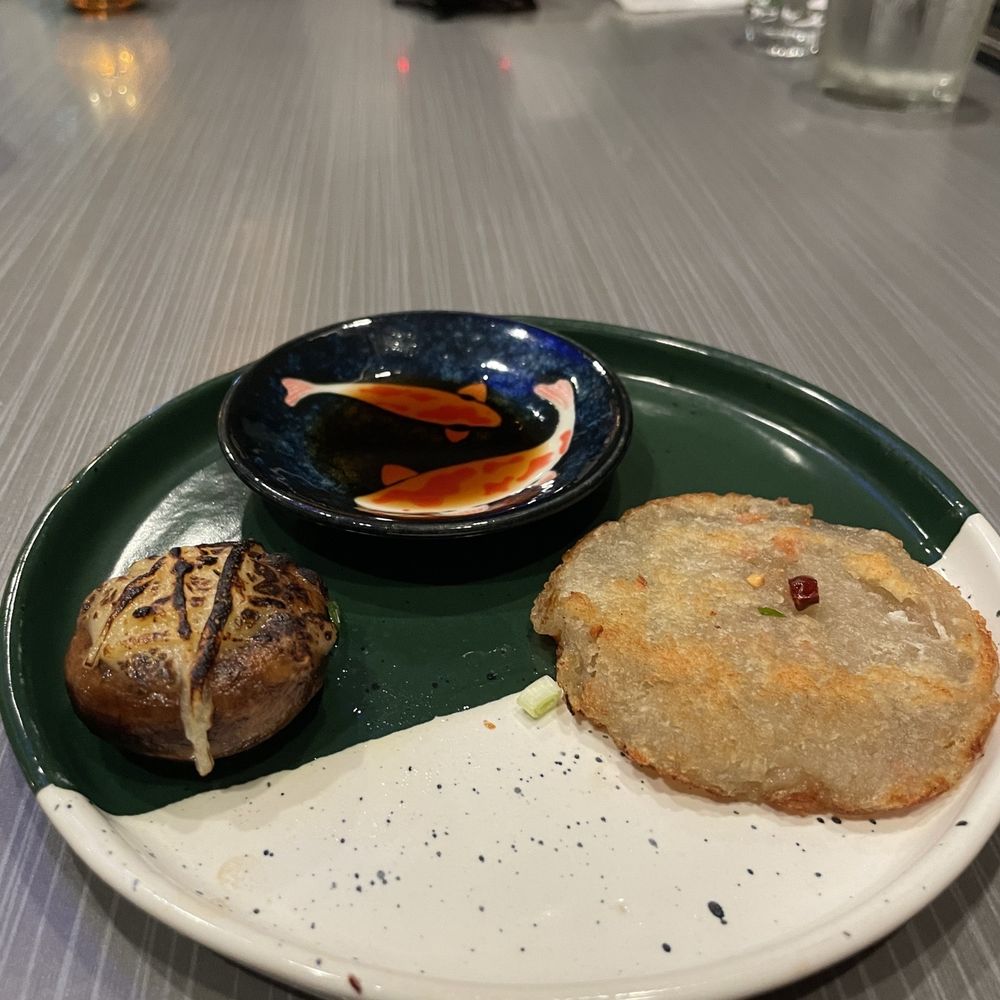 Golden pig - This is a Korean-Japanese fusion restaurant so the Korean Pancake is a signature appetizer for the courses. - Korean Near Me - Honolulu, Hawaii