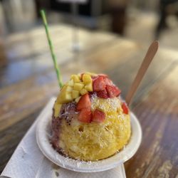 Snow Fresca - Medium bowl Mango syrup Passion fruit syrup Mango / strawberry  Condensed milk