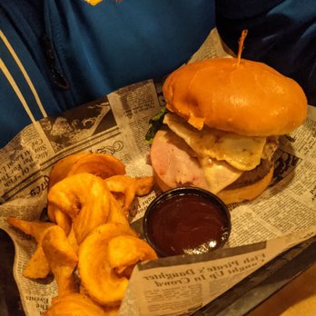 Baltimore Pint House - fried egg on this one - American Near Me - Baltimore, Ohio
