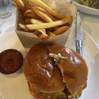 Fete - The missing Chaz burger and fries - New American Near Me - Honolulu, Hawaii
