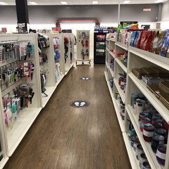 Winners - Wide aisles - Women's Clothing Near Me - Toronto, Ontario Winners - Wide aisles - Women's Clothing Near Me - Toronto, Ontario
