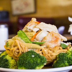 Hong Kong Restaurant - Bird's Nest is served on top of a "nest" of crispy/crunchy noodles!