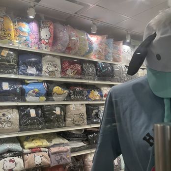 Elizabeth Center Gift Shops - Gift Shops Near Me - New York, New York