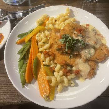 Thirsty Lion - Tuscan Romano Herb Crusted Chicken - American Near Me - Euless, Texas Thirsty Lion - Tuscan Romano Herb Crusted Chicken - American Near Me - Euless, Texas