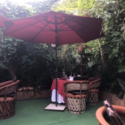 Armando's Hideaway - Garden dining, quiet atmosphere