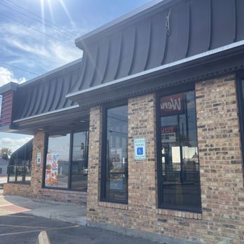 Wendy's - Exterior View - Fast Food Near Me - San Antonio, Texas