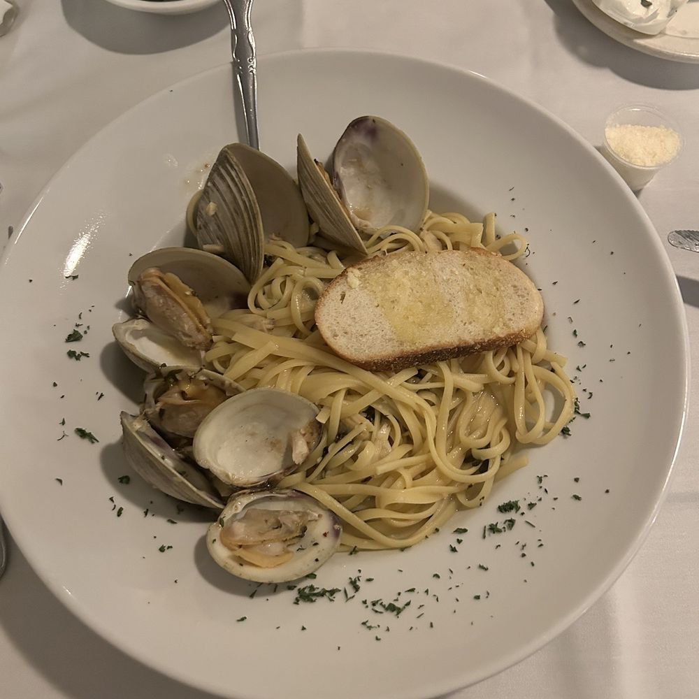 Linguini with clam sause Linguini with clam sause