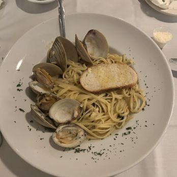 Sans Souci - Linguini with clam sause - American Near Me - Meriden, Connecticut