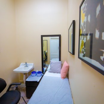 LEVEL Nail Lounge - Nail Salons Near Me - Pembroke Pines, Florida