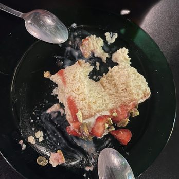 Popoca - Strawberry pistachio tres leche cake. Sooo good. Top 5 desserts ever. - Salvadoran Near Me - Oakland, California Popoca - Strawberry pistachio tres leche cake. Sooo good. Top 5 desserts ever. - Salvadoran Near Me - Oakland, California