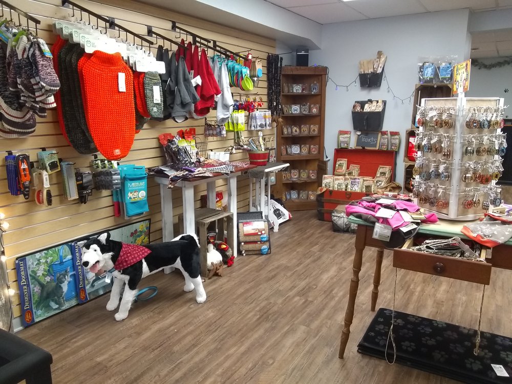 THE LUCKY PAW SHOP 35 York St, Gettysburg, Pennsylvania Pet Stores