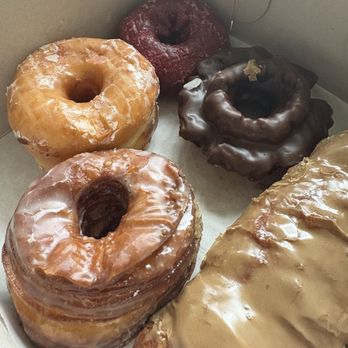 Donut Queen - Cronut, maplebar, red velvet, chocolate, glazed - Donuts Near Me - Vacaville, California Donut Queen - Cronut, maplebar, red velvet, chocolate, glazed - Donuts Near Me - Vacaville, California