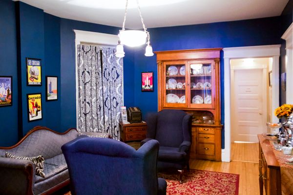 Old Chicago Inn featuring Room 13 by null