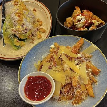 Ngogo - Salad, fried chicken, fries - French Near Me - Toronto, Ontario