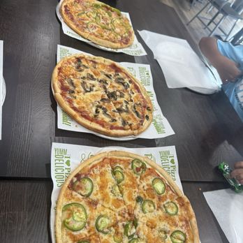 Singas Famous Pizza - Mushroom pie, jalapeño pie, peppers & onions pie - Chicken Wings Near Me - Katy, Texas Singas Famous Pizza - Mushroom pie, jalapeño pie, peppers & onions pie - Chicken Wings Near Me - Katy, Texas