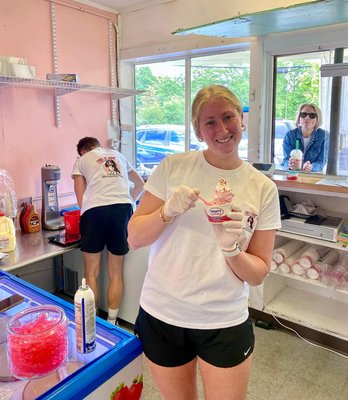 Ellie's Hot Dogs & Ice Cream by null