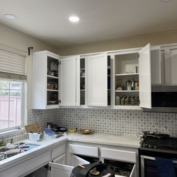 Nevarez Painting - Kitchen cabinets painted natural white - Painters Near Me Nevarez Painting - Kitchen cabinets painted natural white - Painters Near Me