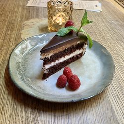 Restaurace Maitrea - Gluten-free chocolate cake with raspberries