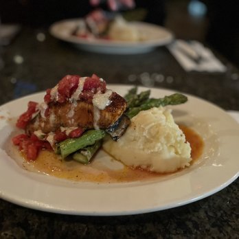Luigis Tuscan Grill - Salmon with Asparagus and Mashed Potatoes - Italian Near Me - Fort Lauderdale, Florida Luigis Tuscan Grill - Salmon with Asparagus and Mashed Potatoes - Italian Near Me - Fort Lauderdale, Florida