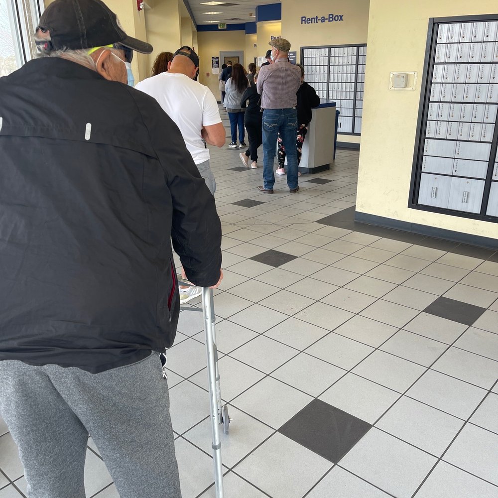 The waiting line for picking up mail or getting keys for your home 30 mins after opening on a Thursday!!! The waiting line for picking up mail or getting keys for your home 30 mins after opening on a Thursday!!!