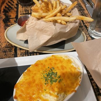 Mad Chef Kitchen And Bar - Crab & Artichoke Dip - New American Near Me - Ellicott City, Maryland