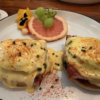 Valley House Brewing - Eggs Benedict - Brewpubs Near Me - Duvall, Washington Valley House Brewing - Eggs Benedict - Brewpubs Near Me - Duvall, Washington