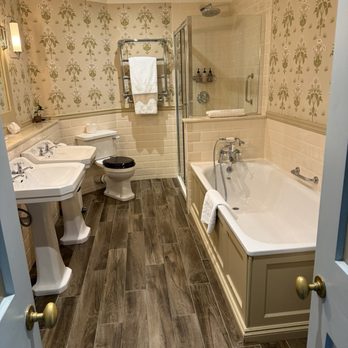 Ballynahinch Castle Hotel - Bathroom - Hotels Near Me
