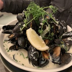 White's Seafood and Steak Bar - Mussels!