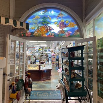 Island Memories - Outside view - Souvenir Shops Near Me - Key West, Florida Island Memories - Outside view - Souvenir Shops Near Me - Key West, Florida
