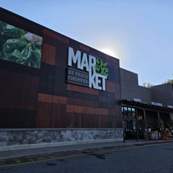 Market 32 - Facade