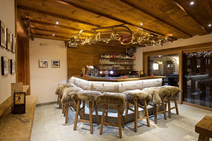Harry's Ski Bar