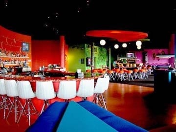 Continental Pool Lounge by null